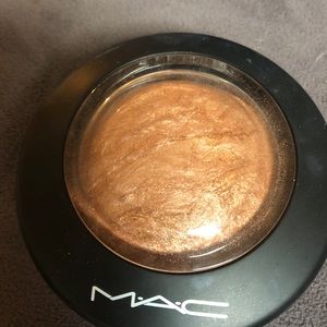 MAC skinfinish bronzer in Global Glow